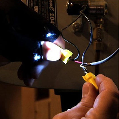 Gants de Précision Lumineux : L'Artisanat Réinventé